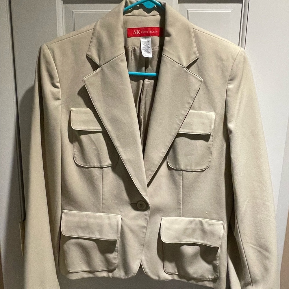 Ann Klein Sz 6 Three Piece Suit, Fully Lined, Tan